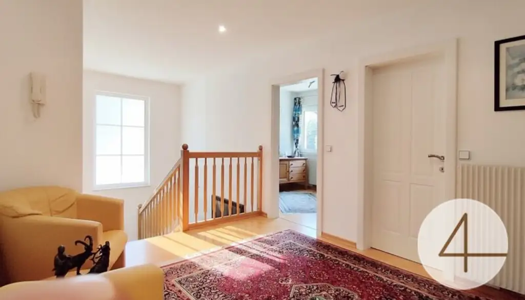 Charmantes Zuhause mit großzügiger Terrasse und zwei Garagen