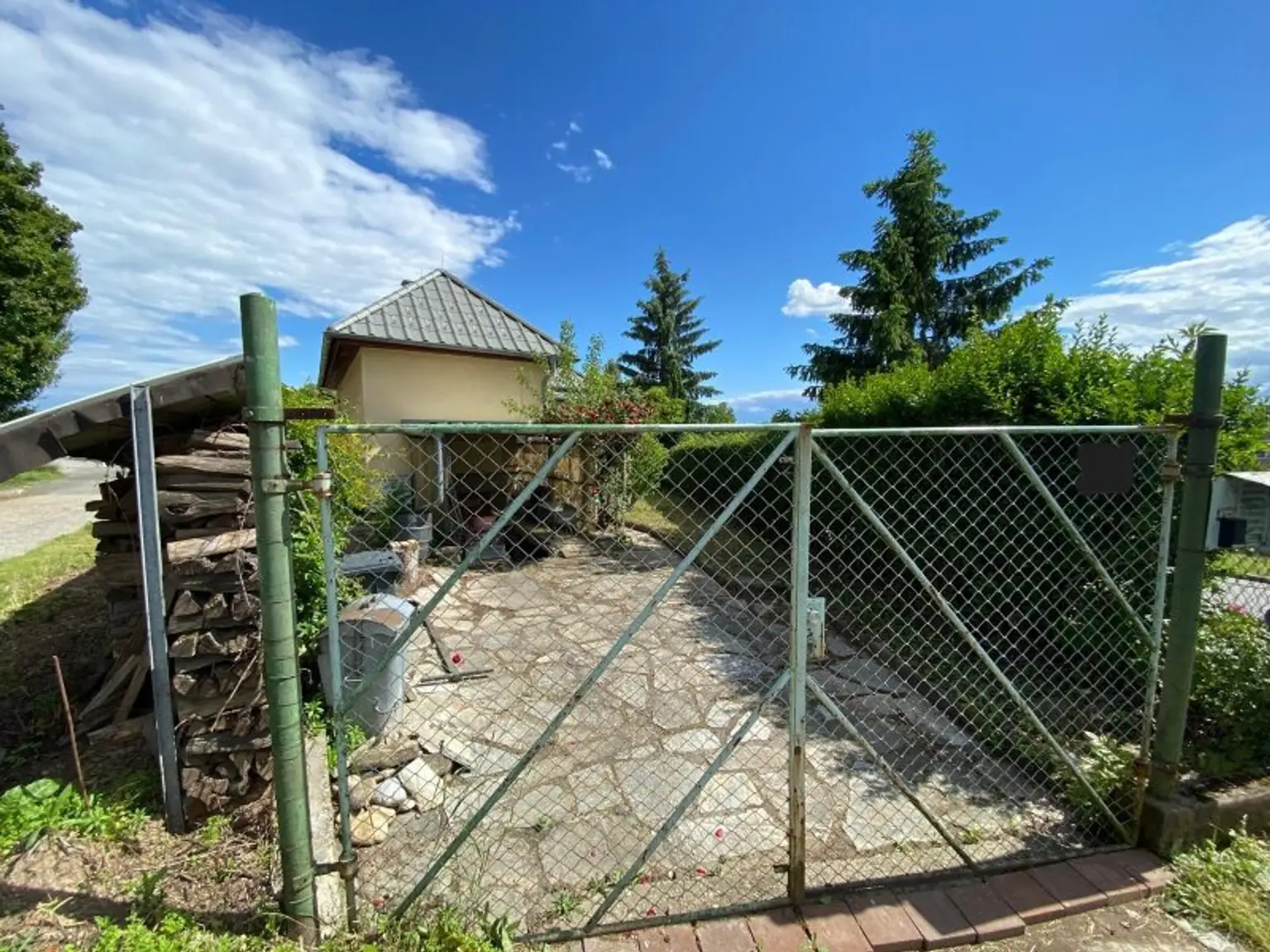 ***Ein schnuckeliges Haus mit überschaubarem Garten.***