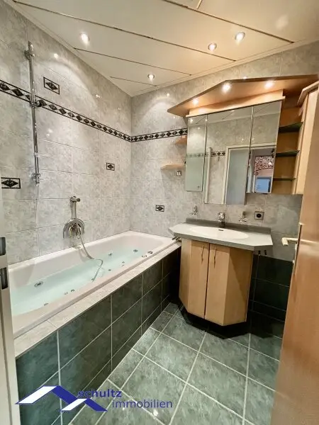 SCHULTZ IMMOBILIEN - Schöne 3-Zimmer Wohnung mit Balkon!