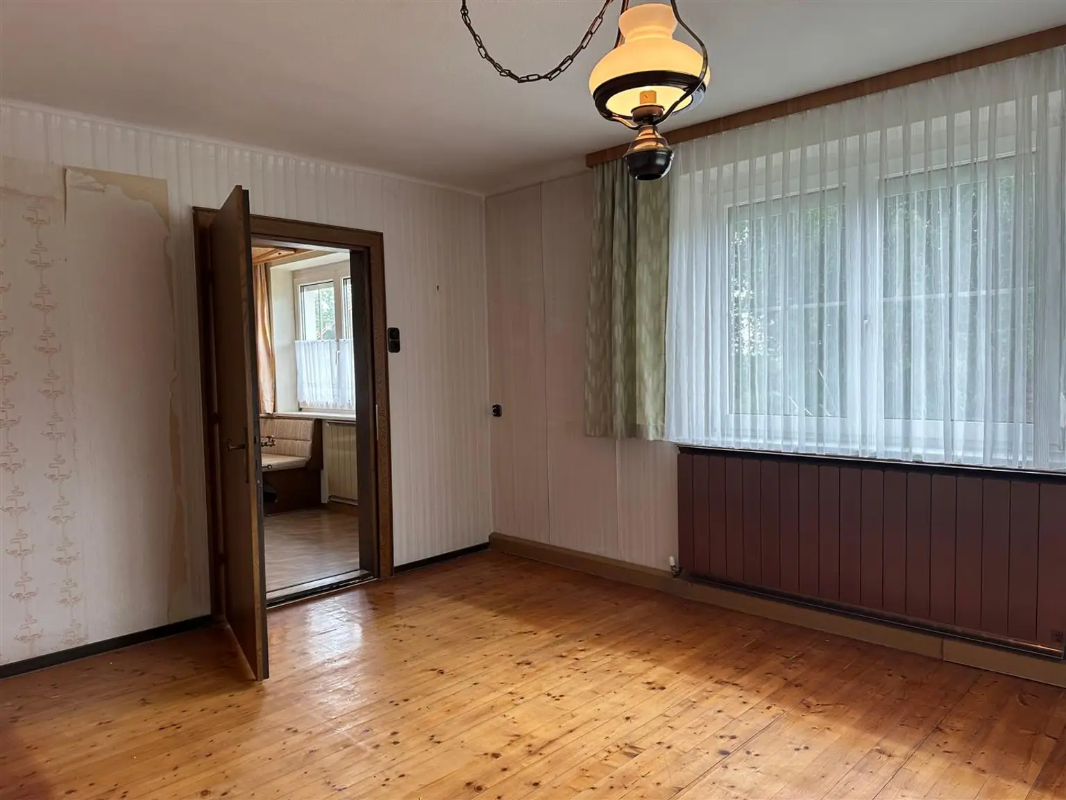 Einfamilienhaus mit Nebengebäuden