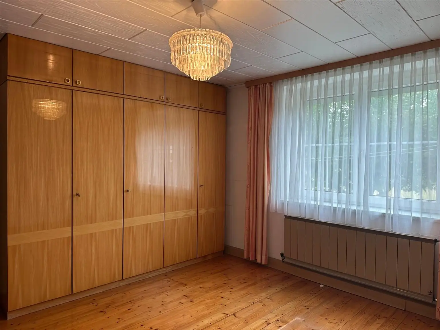 Einfamilienhaus mit Nebengebäuden