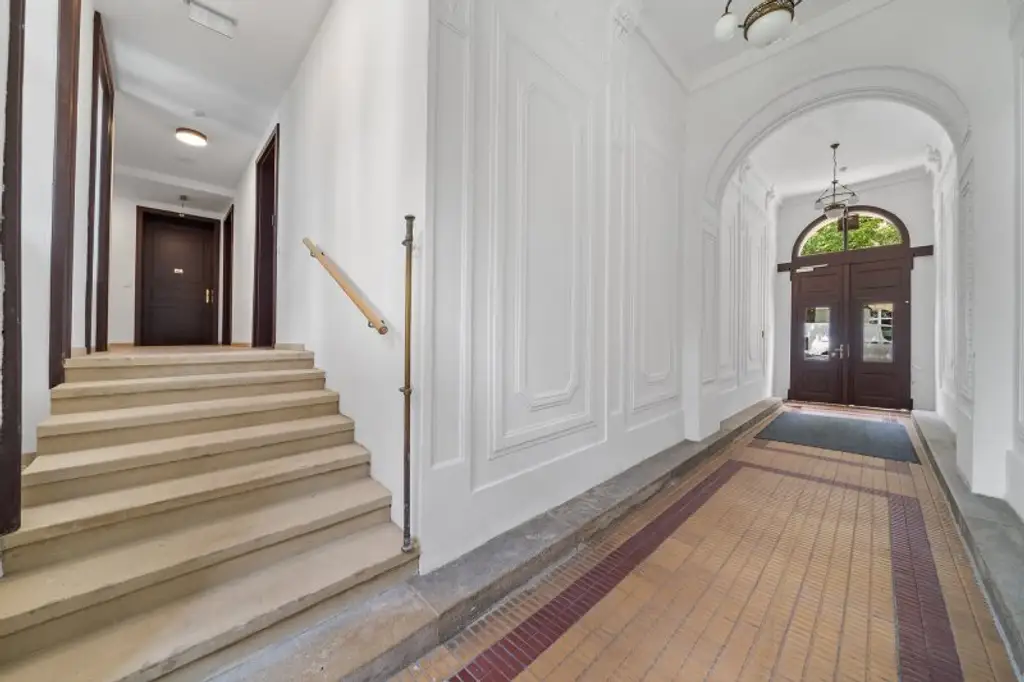 4-Zimmer-Altbaueigentumswohnung in generalsaniertem Altbau mit Balkon