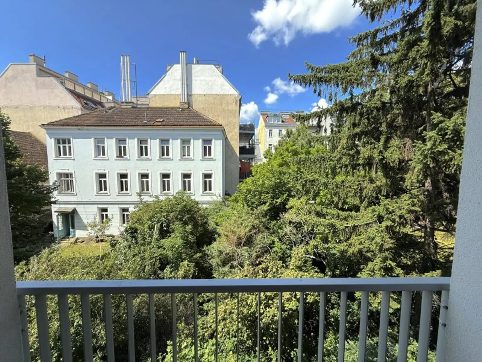 Gut geschnittene 2-Zimmer Wohnung in ruhiger Seitenstraße nahe U4 Hietzing