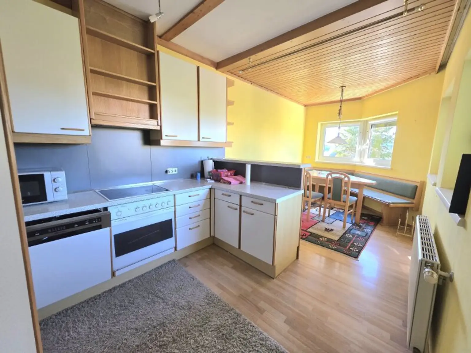 Küche und Essbereich