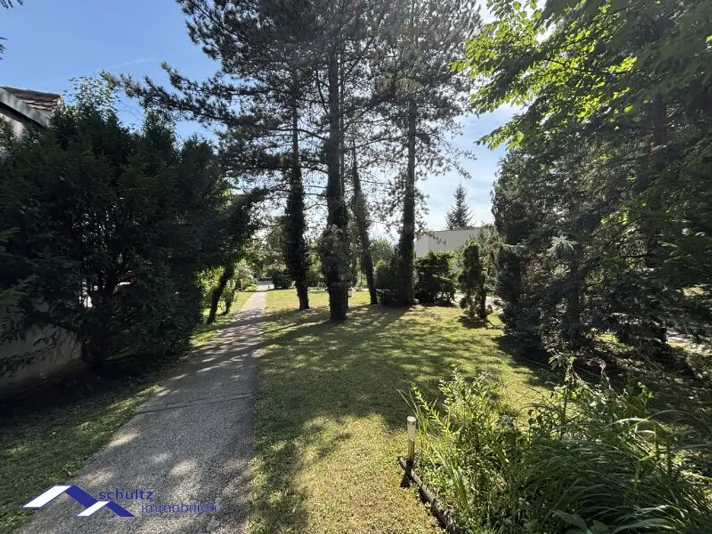 SCHULTZ IMMOBILIEN - Charmante 2-Zimmer-Wohnung in Baden! Ruhelage!  Balkon und Garage!