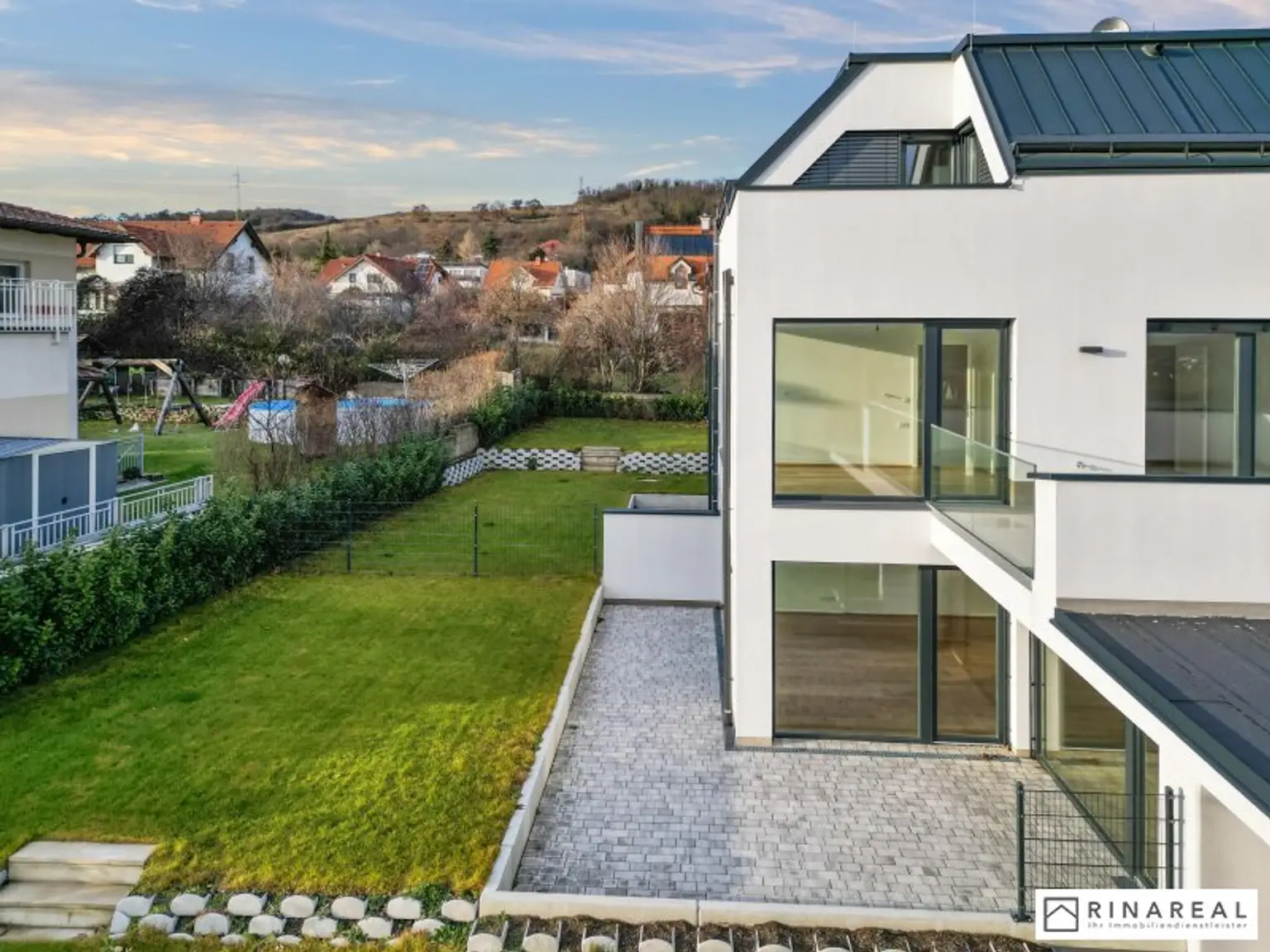 Wunderschöne, moderne & lichtdurchflutete Doppelhaushälfte zur Miete | 5 Zimmer - 140 m² | St. Georgen, Eisenstadt | AHORNGASSE