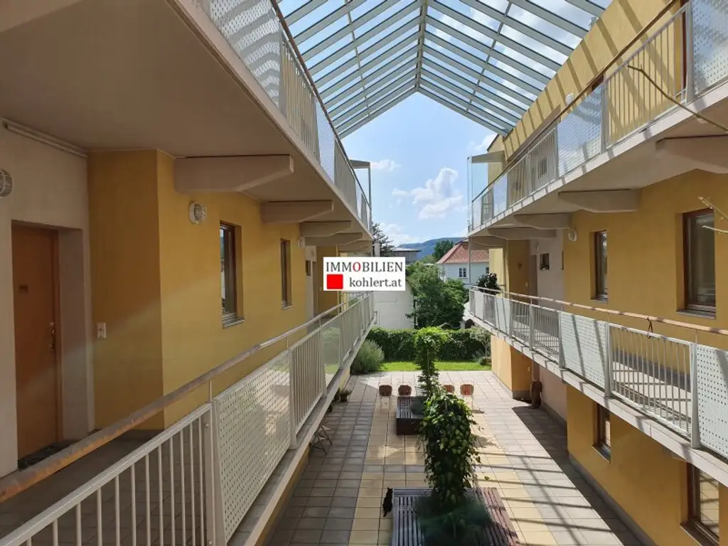 GEMÜTLICHE 2-ZIMMERWOHNUNG MIT LOGGIA, ALLE NEBENRÄUME, GARAGENSTELLPLATZ IM EIGENTUM