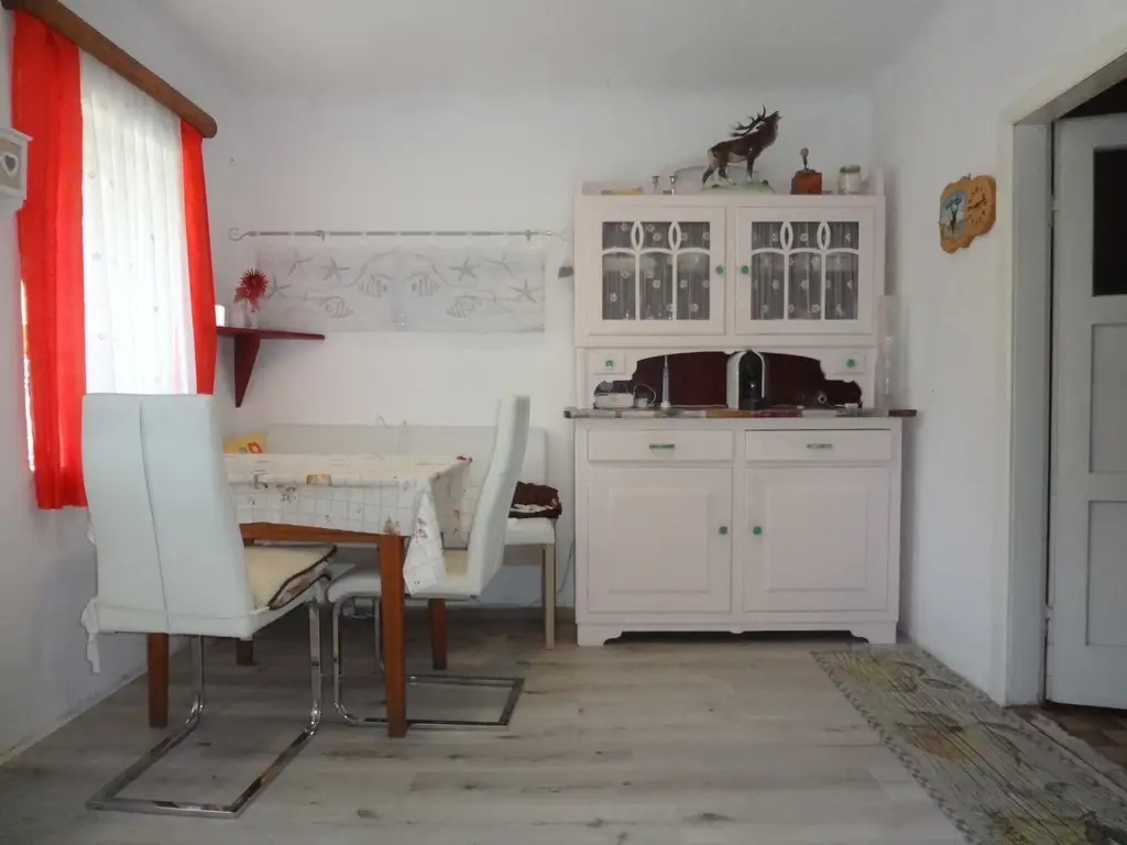 ÄLTERES HAUS - GROSSER GARTEN - SCHEUNE - SCHUPPEN - RUHELAGE