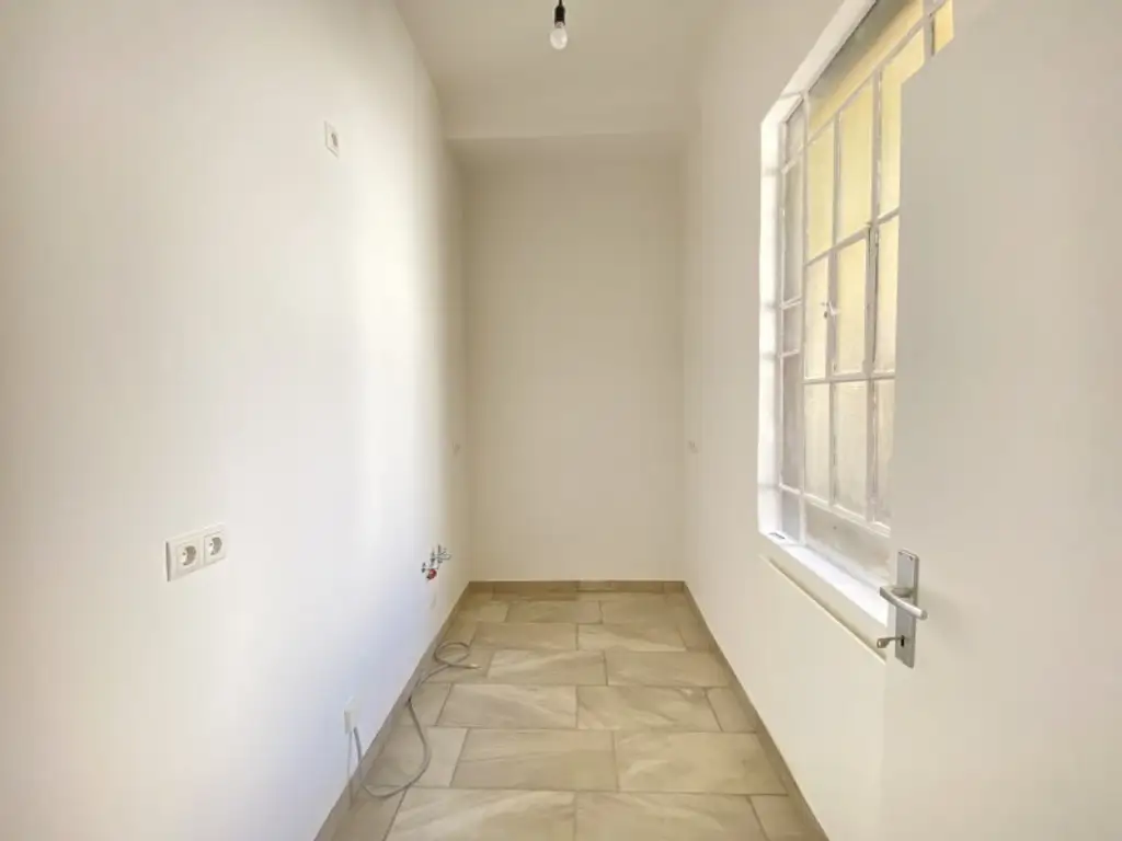 Generalsanierte 2-Zimmer-Wohnung – ideal auch als 2er WG, eigene Küchenauswahl!