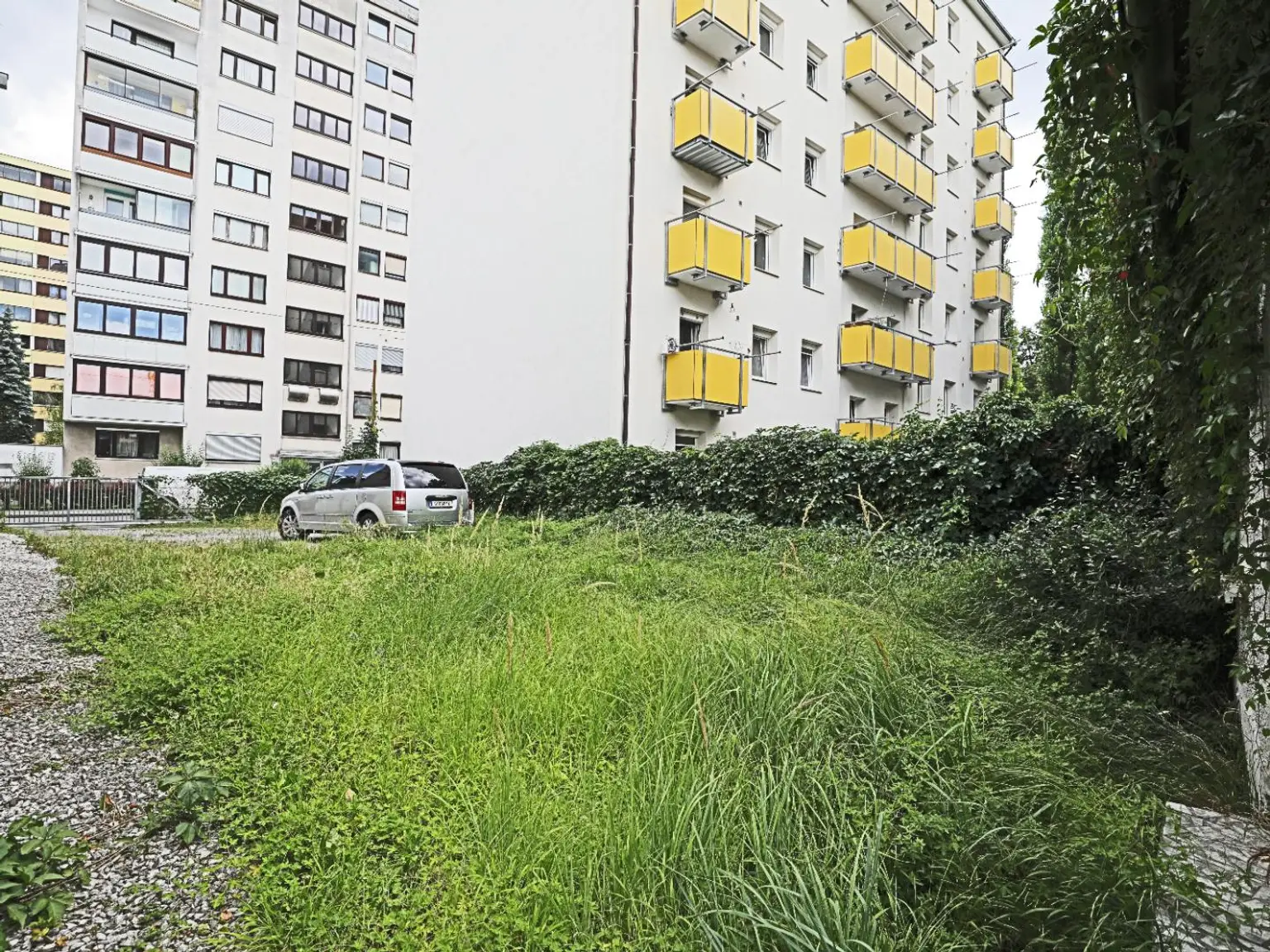 Renovierungsbedürftiges ZInshaus mit aureichend Parkplätzen im Trendbezirk Graz/Lend