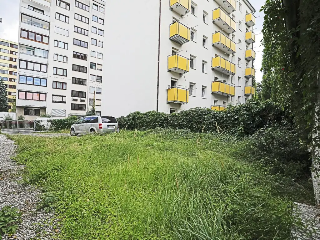Renovierungsbedürftiges ZInshaus mit aureichend Parkplätzen im Trendbezirk Graz/Lend