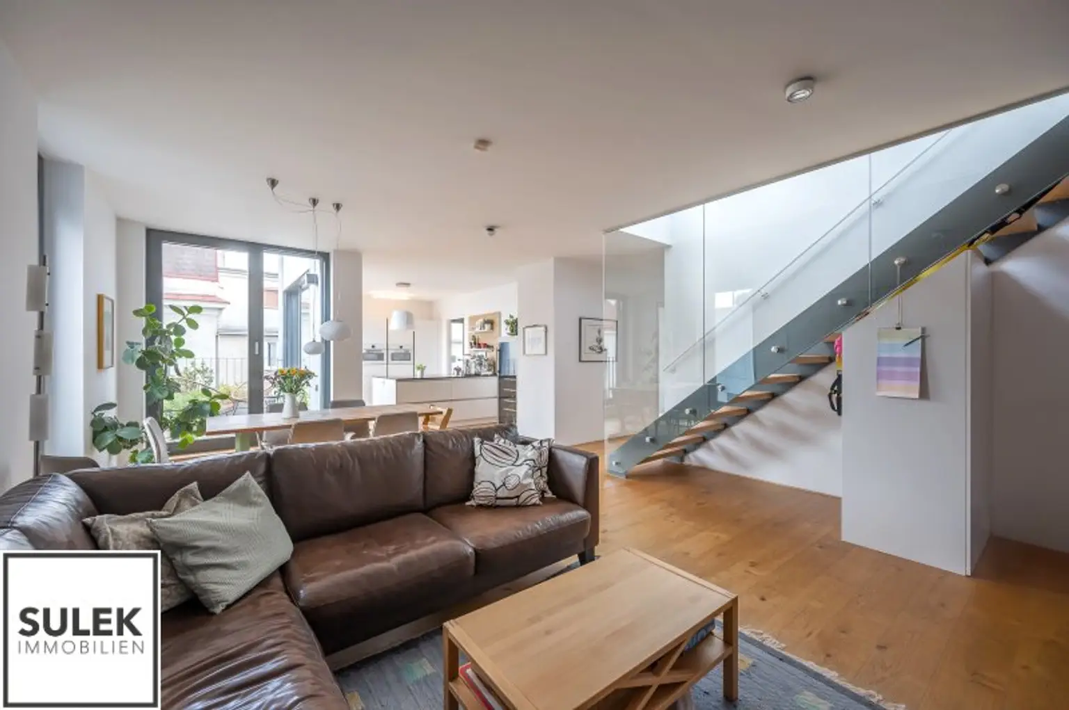 Einzigartige DG-Wohnung mit Loft-Charakter und Terrassen (rd. 165m²) inkl. atemberaubendem Fernblick