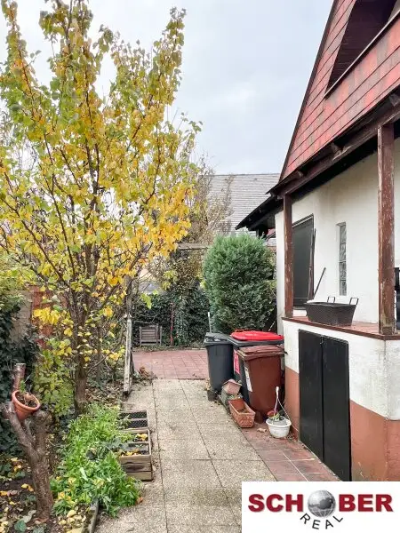 Nahe Stadtgrenze Baden - Doppelhaushälfte mit Renovierungsbedarf