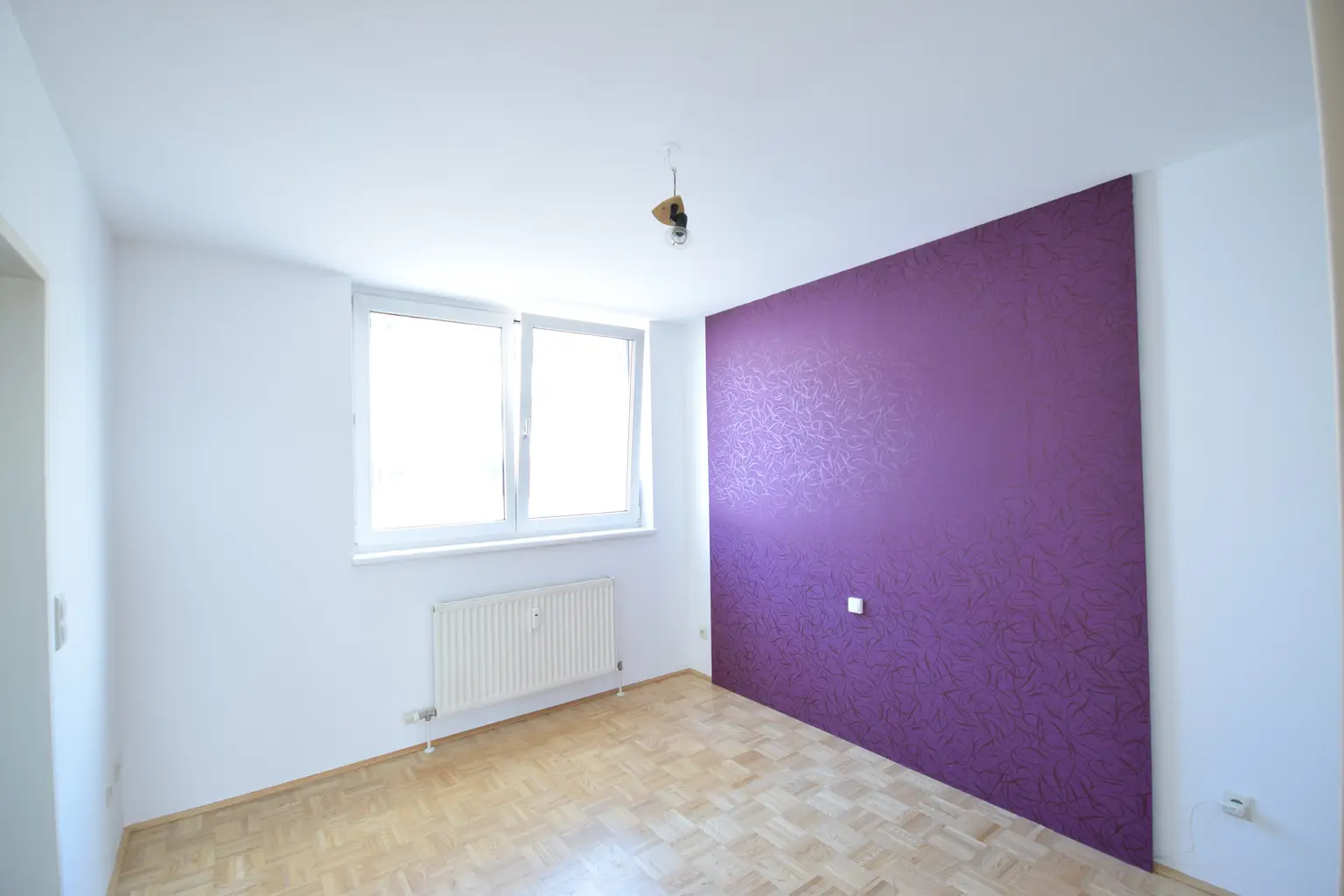 "ITZLING - Sonnige Wohnung mit Balkon und TG-Stellplatz"