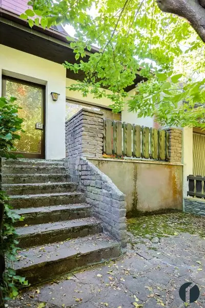 Einfamilienhaus mit Sanierungsbedarf in ruhiger Lage