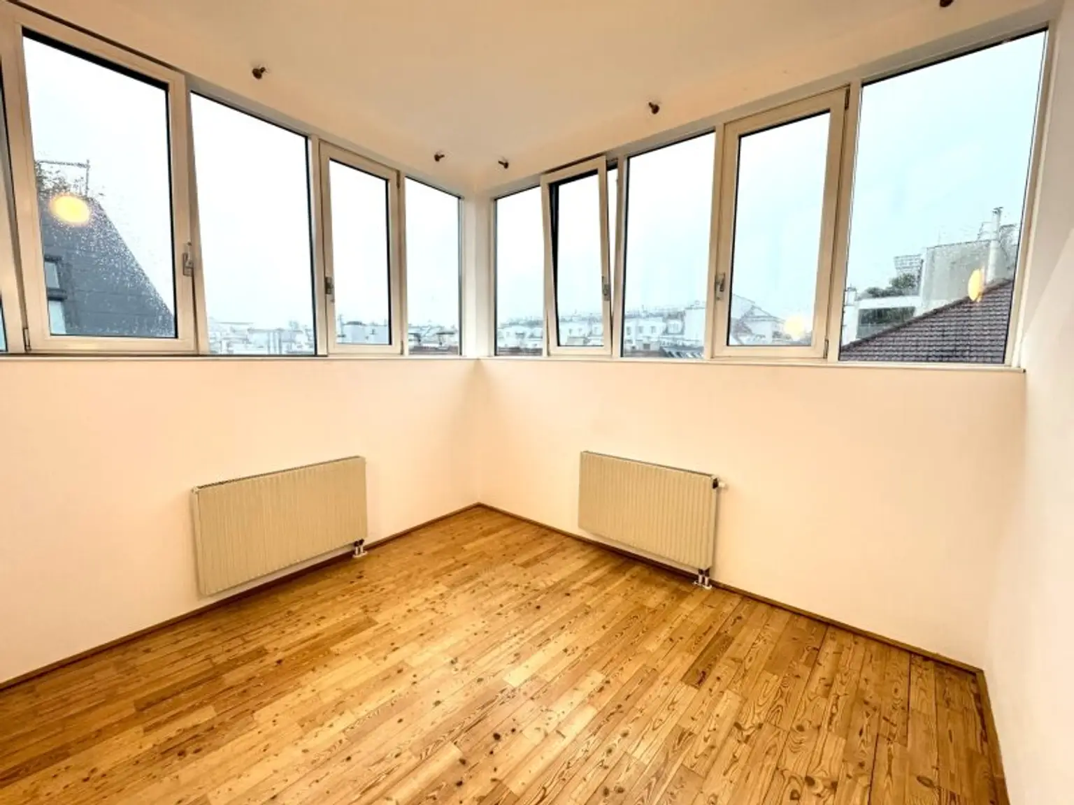 5-ZIMMER-DACHGESCHOSSWOHNUNG MIT GARAGENPLATZ