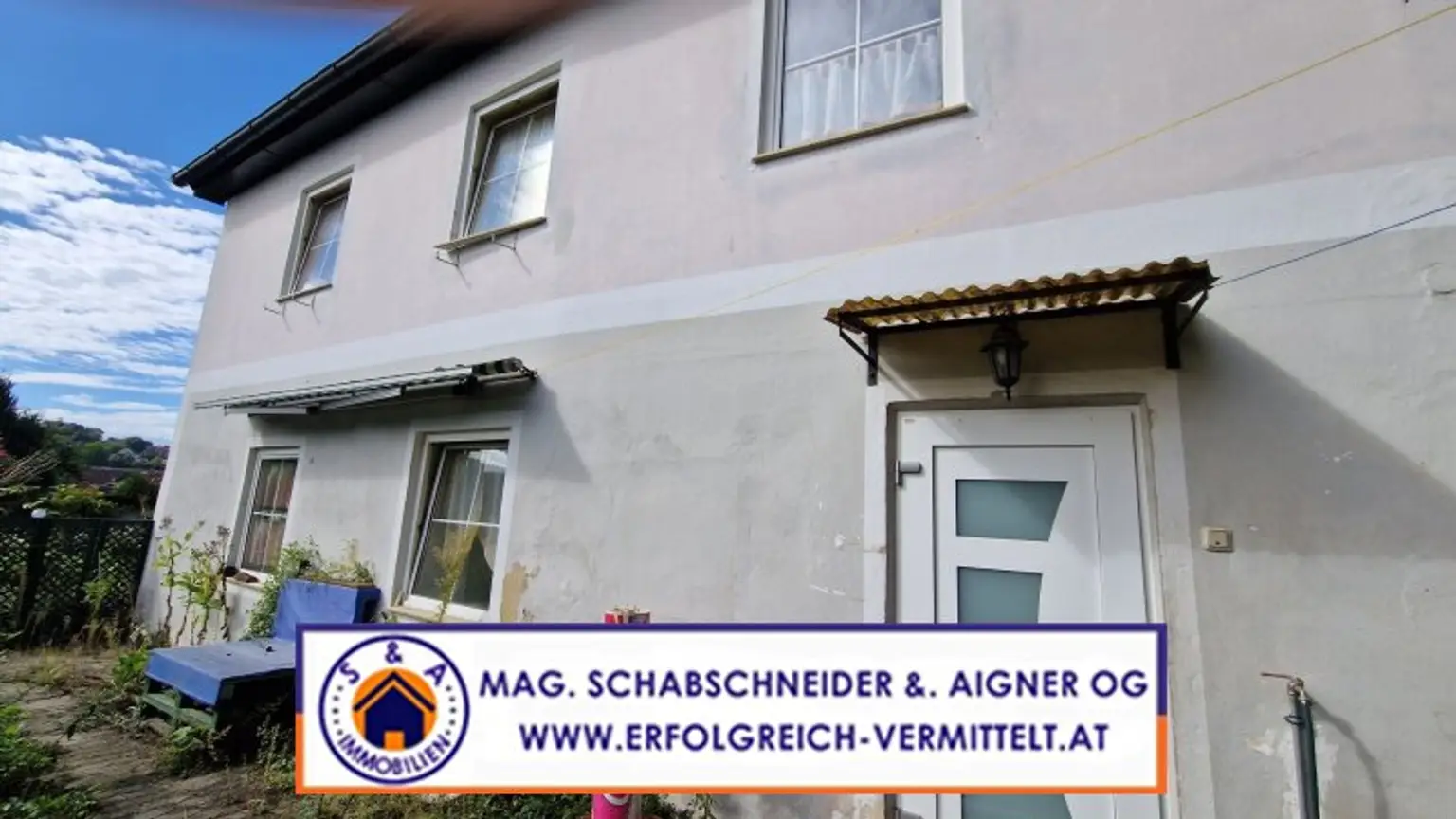 Kleines Stadthaus zum Renovieren mit ruhigem Garten mitten im Zentrum!