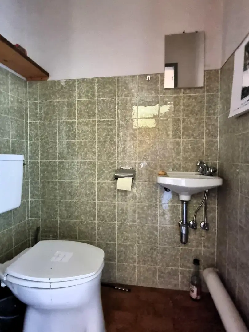 TRAUMHAFT SCHÖNES GRUNDSTÜCK MIT RENOVIERUNGSBEDÜRFTIGEM HAUS