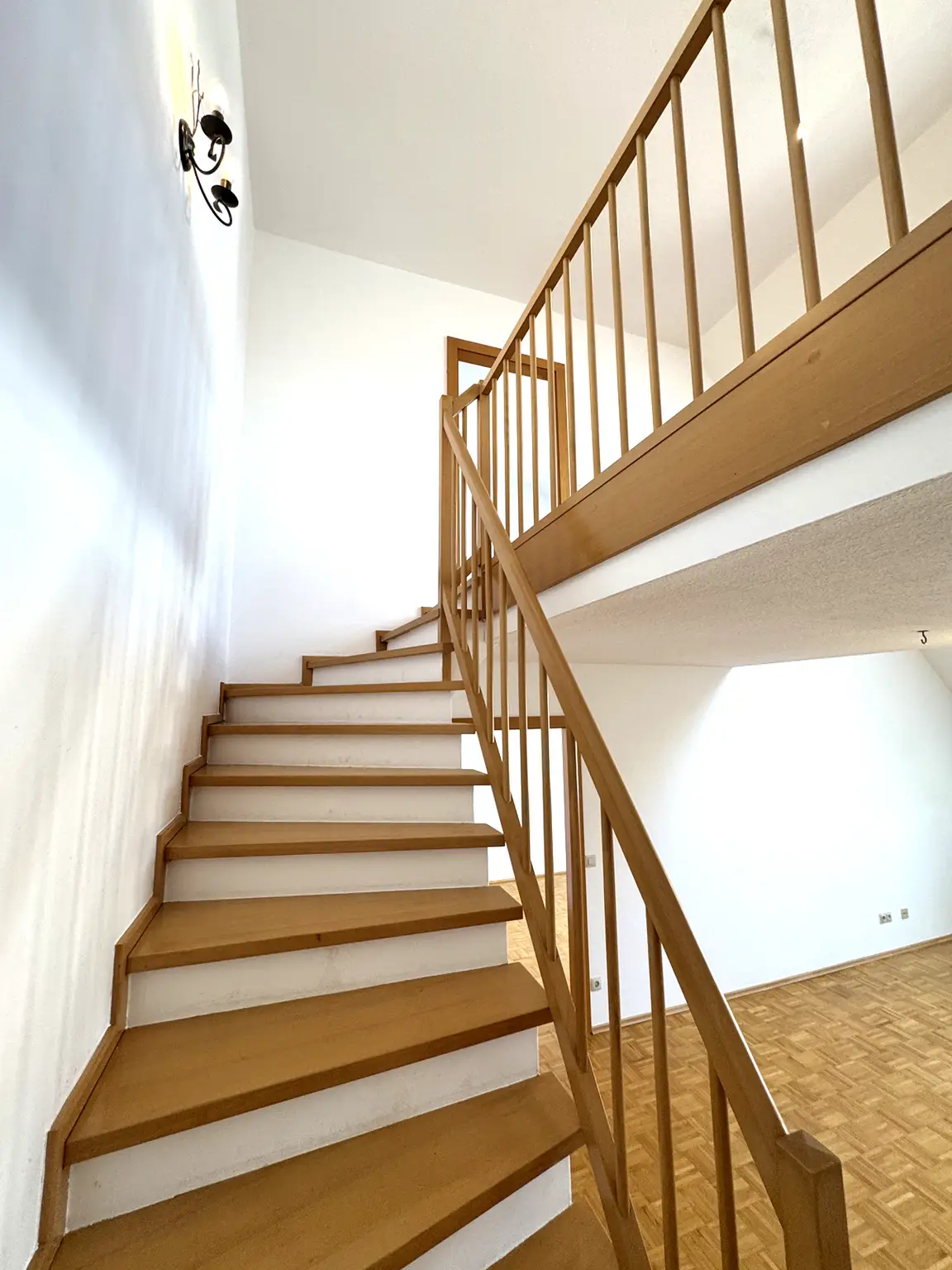 Tolle, offene 4 1/2 Zimmer Familien-Maisonette - 2 Garagenplätze bei der Fußgängerzone Mödling!