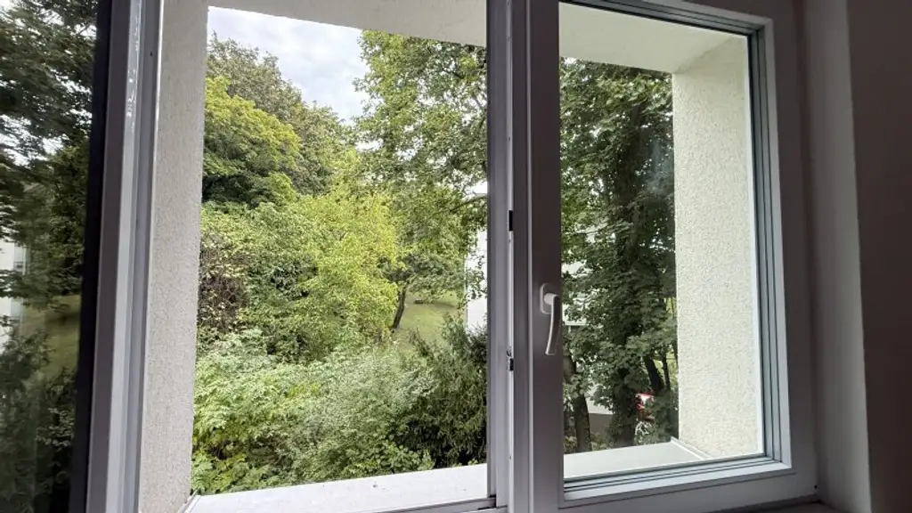 Familiewohnung in Ruhelage: 5-Zimmer mit separater Küche und Garagenstellplatz inklusive nahe Setagayapark