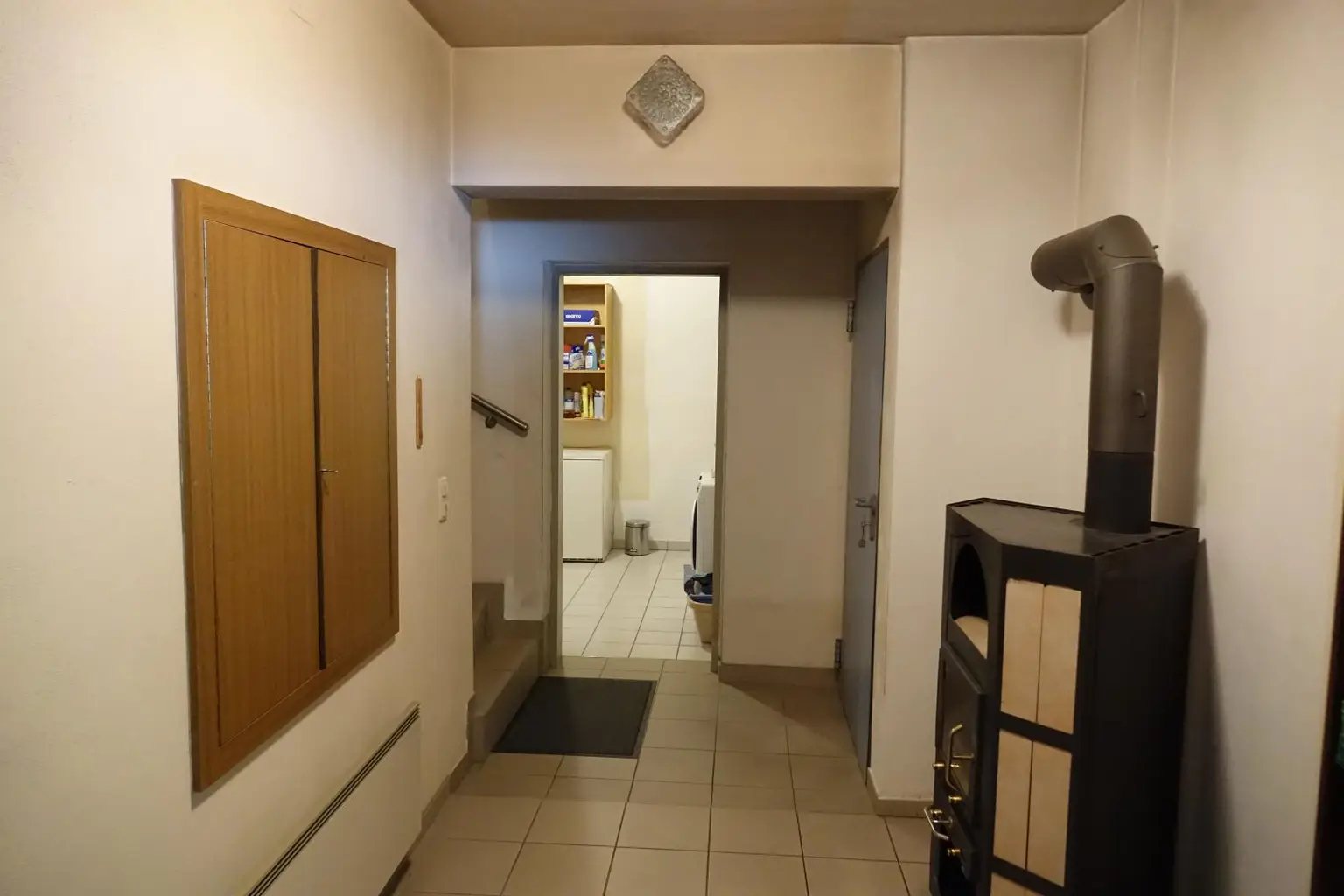 Geräumiges Einfamilienhaus, vollunterkellert, mit sehr schönem Garten!