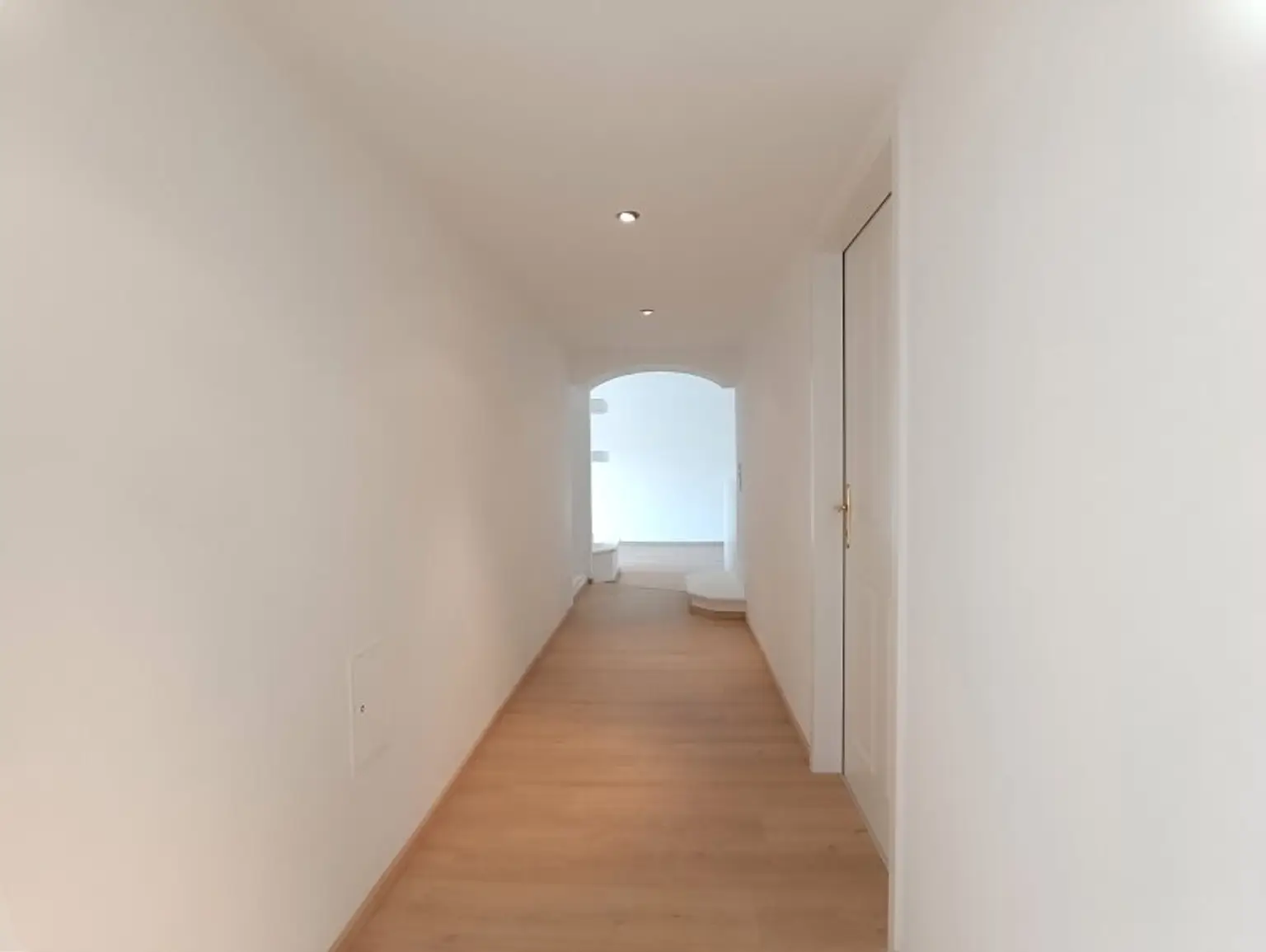 Dachgeschoss-Wohnung mit Innenhoflage! 3 Zimmer! Nähe Servitenviertel und U4 Friedensbrücke!