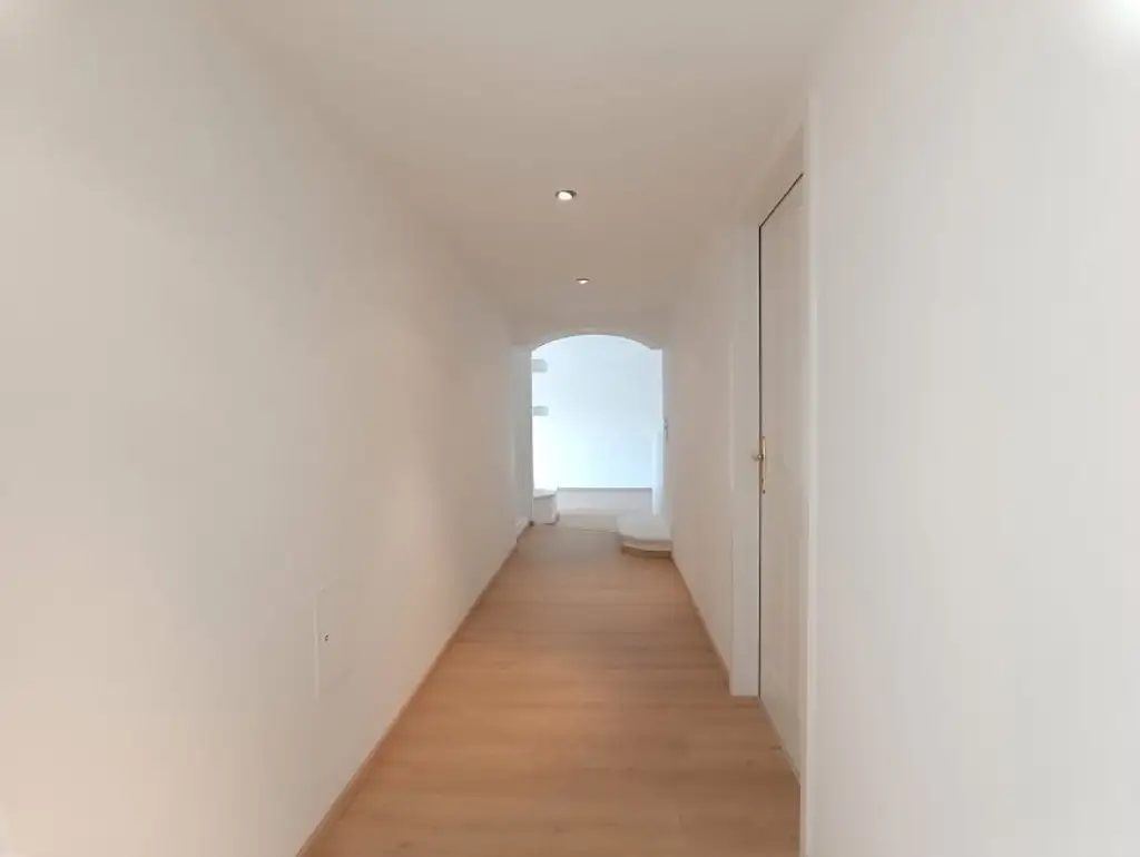 Dachgeschoss-Wohnung mit Innenhoflage! 3 Zimmer! Nähe Servitenviertel und U4 Friedensbrücke!