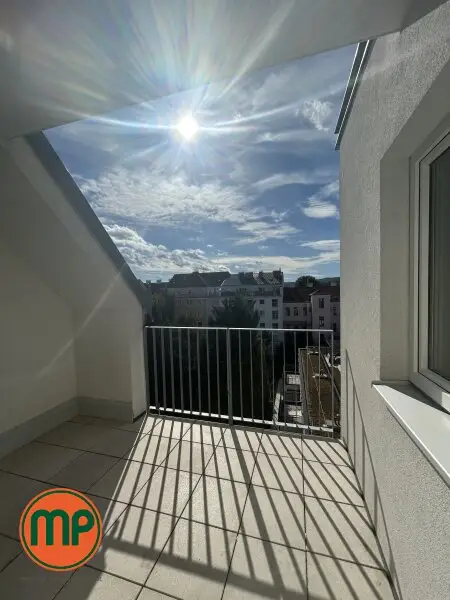 Neubau-Highlight: lichtdurchflutete 3-Zimmer-Dachwohnung mit Loggia