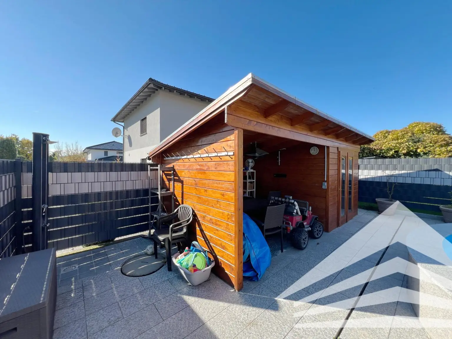 Großzügiges Eckreihenhaus mit Garten & Pool in toller Siedlungslage! 360° Rundgang online!