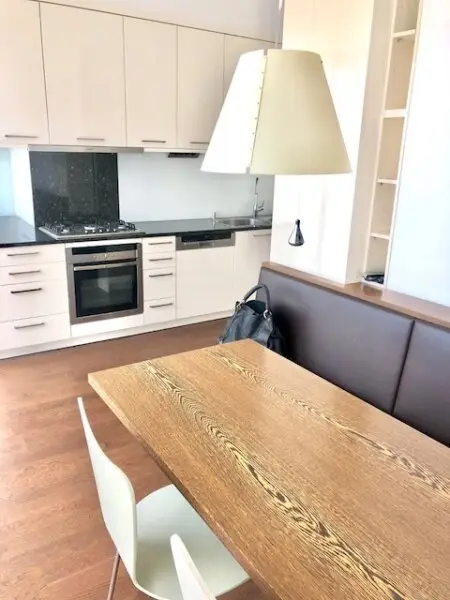 MIETWOHNUNG-INNENSTÄDTISCHE & EXQUISITE - PENTHOUSE- WOHNUNG-OHNE DACHSCHRÄGEN! mit 2,5-Zimmern in Top Lage - NASCHMARKT - 1060 WIEN!