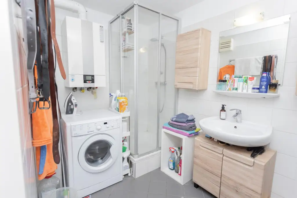 Dachgeschoß-Wohnung in U4- und Schönbrunn-Nähe