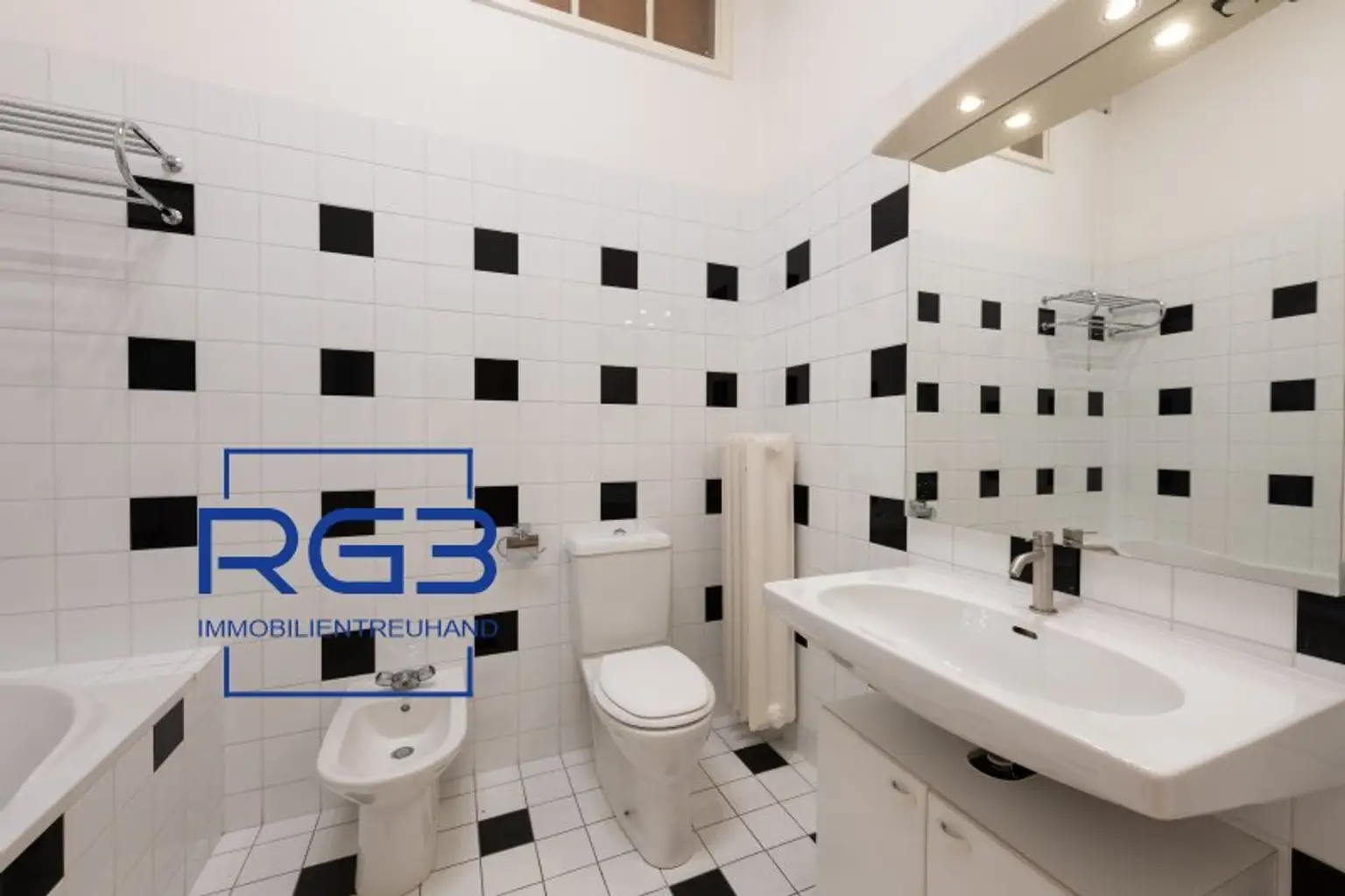 Repräsentatives Büro/Praxis in 1010 Wien mit 3 Zimmer & Balkon