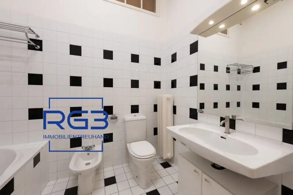 Repräsentatives Büro/Praxis in 1010 Wien mit 3 Zimmer & Balkon