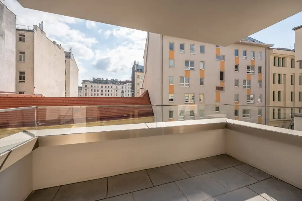 ++MOLLARD 50++ Modern 2-room apartment in a prime downtown location (1/16)