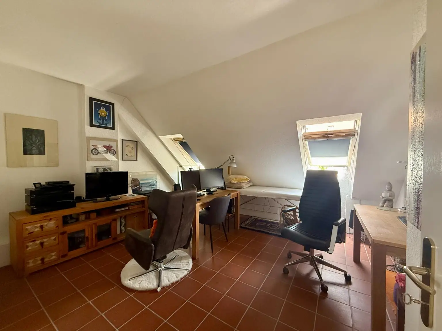 Stilvolles Einfamilienhaus mit Indoor-Pool, Sauna & Garten