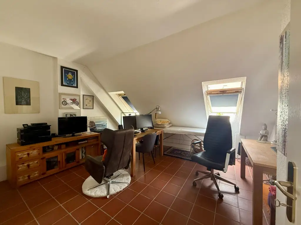 Stilvolles Einfamilienhaus mit Indoor-Pool, Sauna & Garten