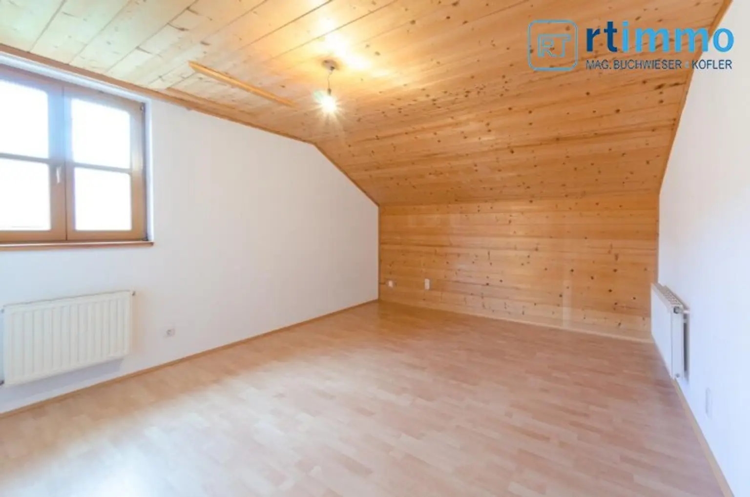 WOhnzimmer mit Kachelofen