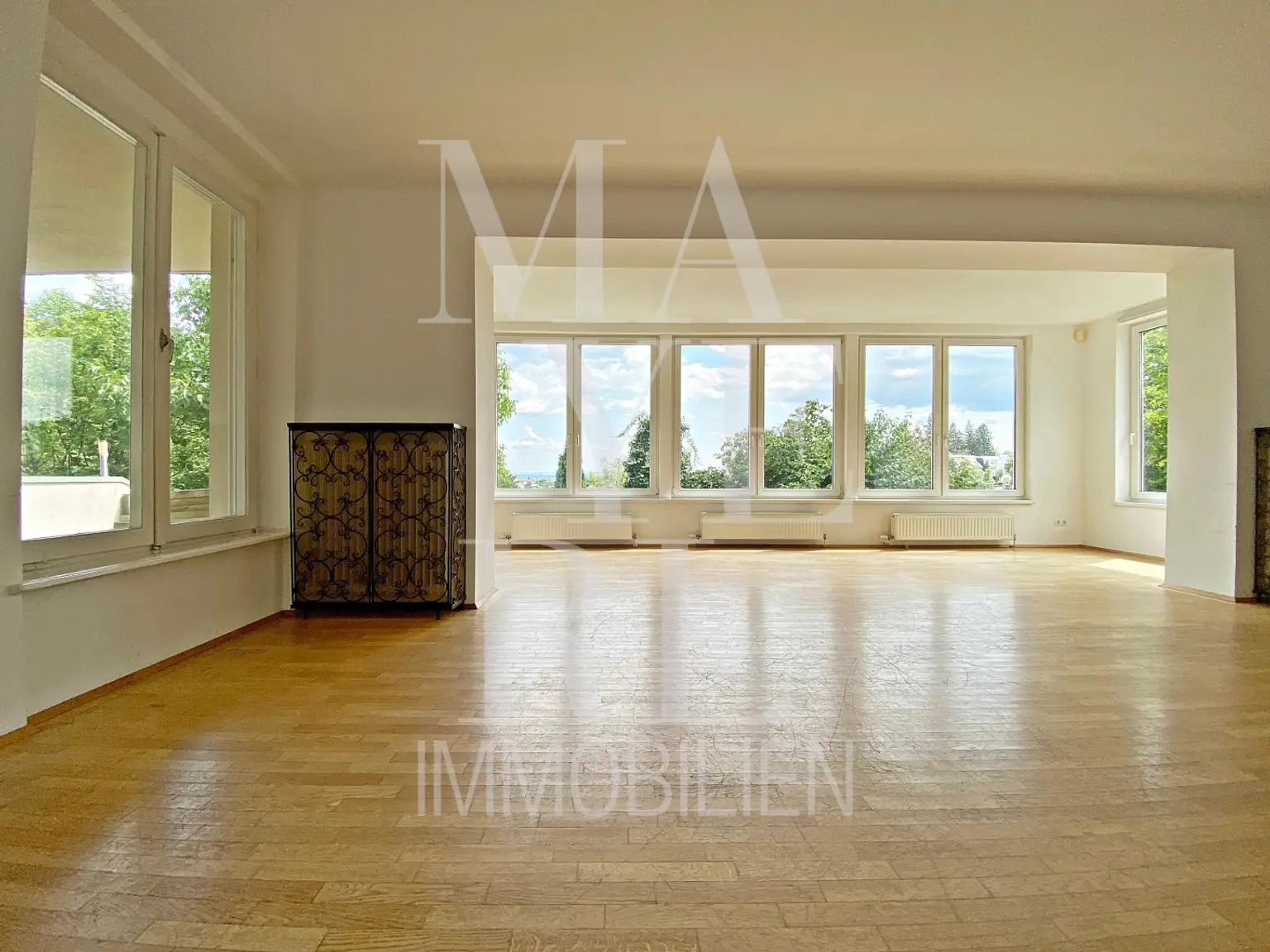 SCHÖNES EINFAMILIENHAUS MIT POOL, TOLLER BLICK, GARAGE & GARTEN