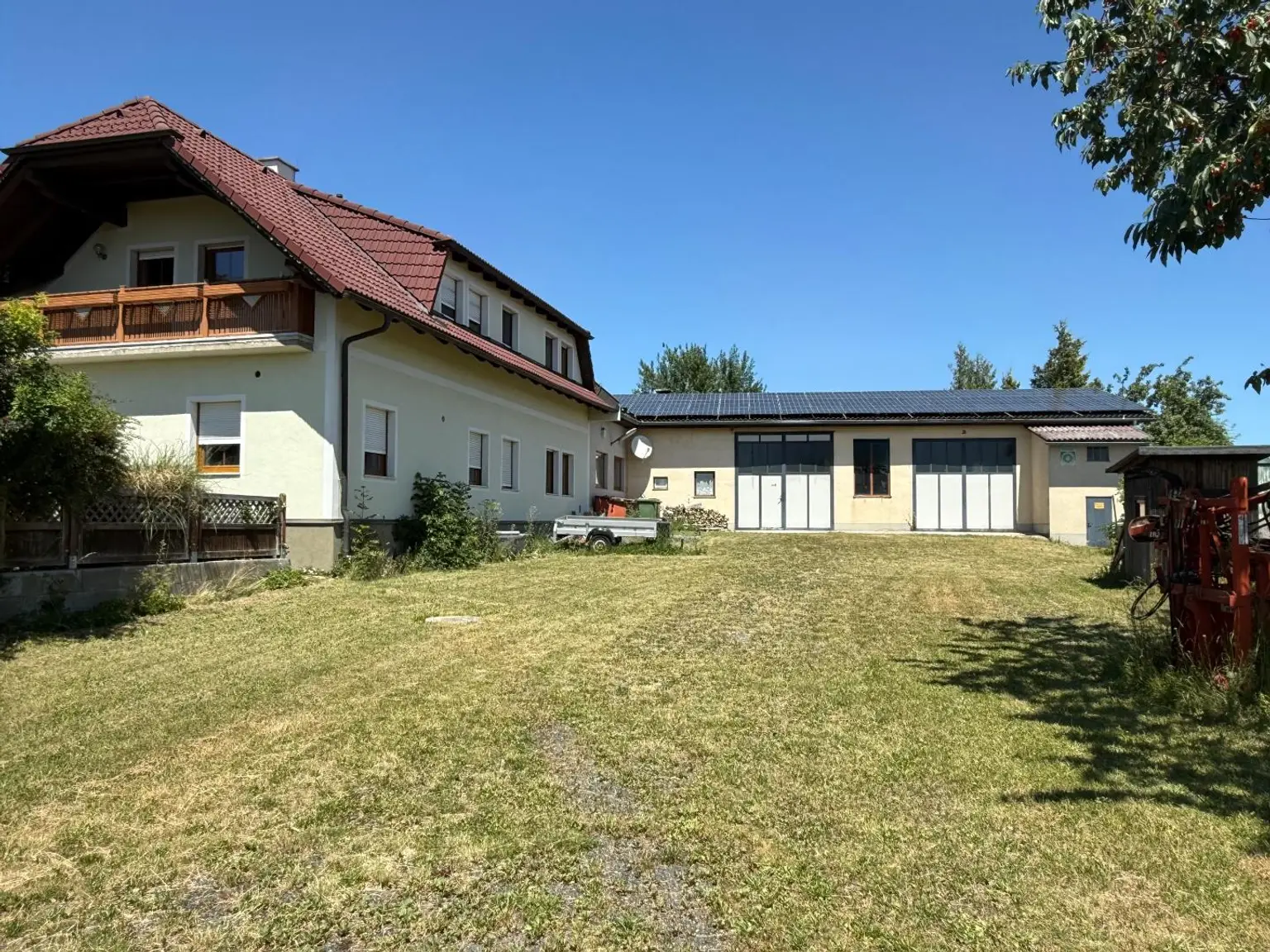 Idylisches Mehrfamilienhaus mit Werkstatt