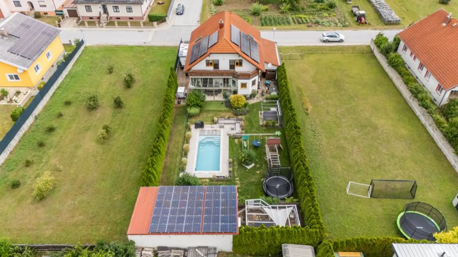 Exklusives Einfamilienhaus vor den Toren Wiens in nicht einsehbarer Grünruhelage / +++ RE/MAX Trend +++