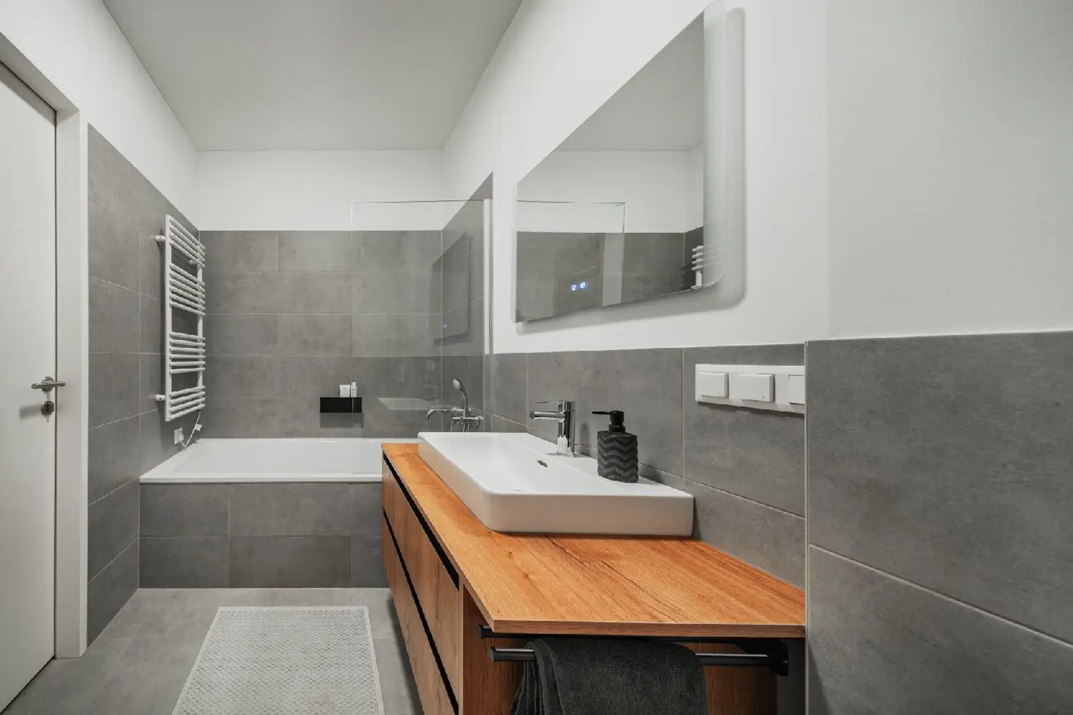 Penthouse im 34. OG mit Terrasse I 360° Wienblick I Designküche I TG Platz mit E-Ladestation