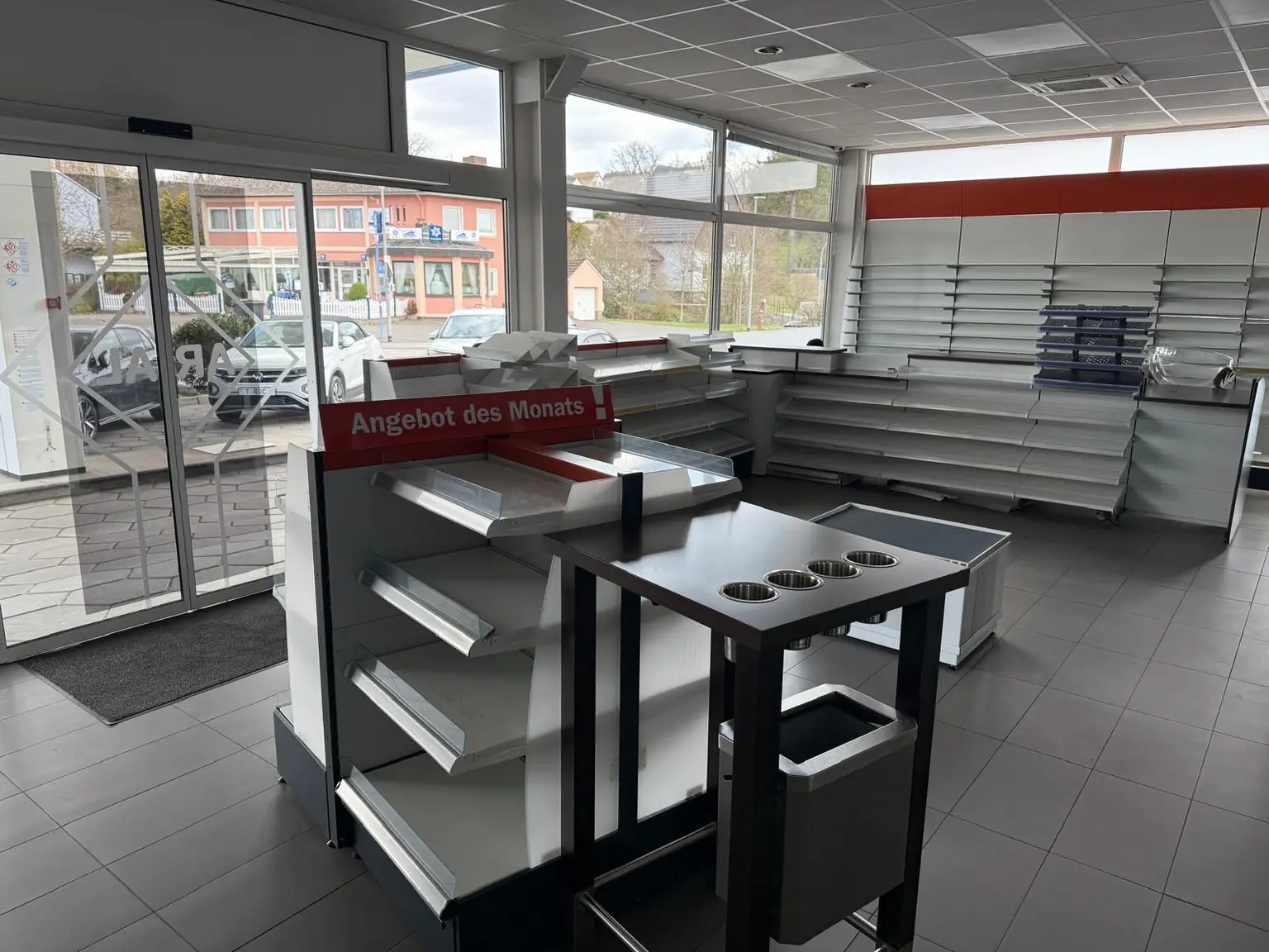 Büro- oder Servicefläche...! VIELSEITIG  nutzbar -   in sehr gepflegtem Umfeld zu VERMIETEN...!