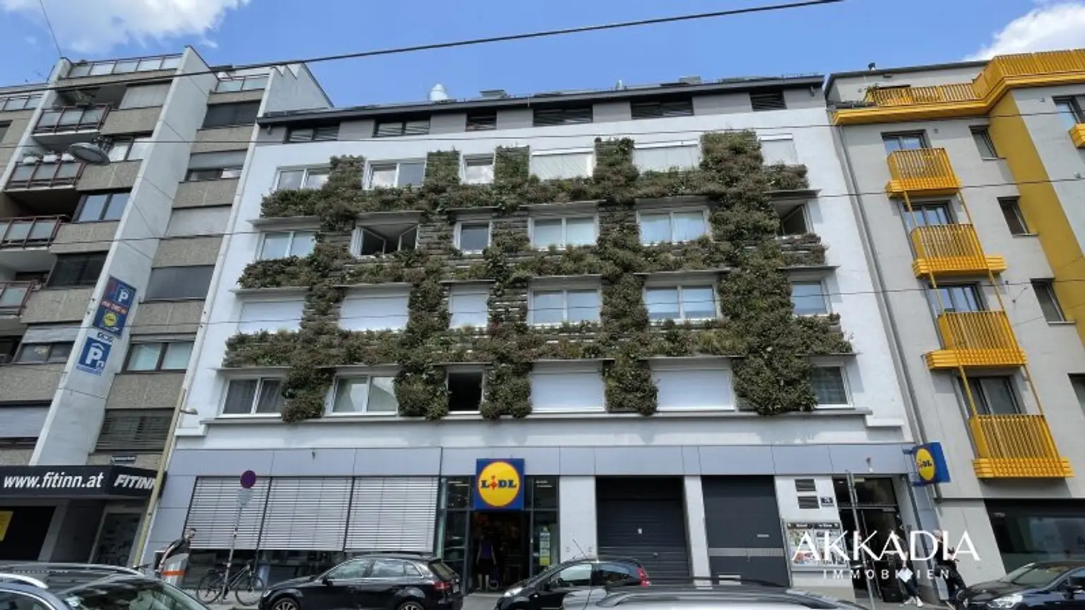 Moderne Dachgeschosswohnung, klimatisiert und gut geschnitten