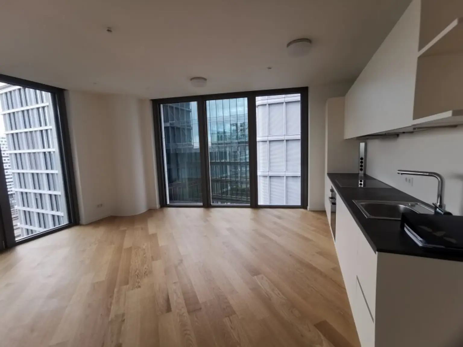 Moderne 3 Zimmer mit Balkon und vielen Extras im Haus!