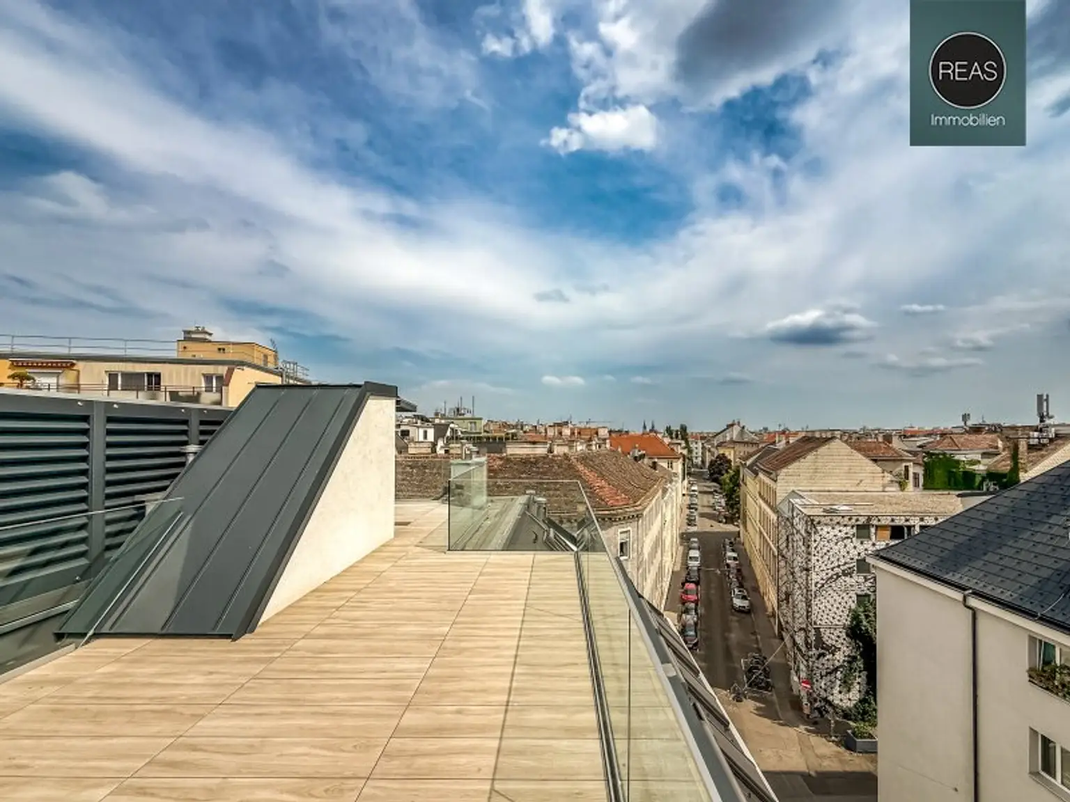 Erstbezug: Atemberaubendes Dachgeschoss - Apartment (klimatisiert) mit 3 Terrassen und hochwertiger Ausstattung im trendigen Ottakring!