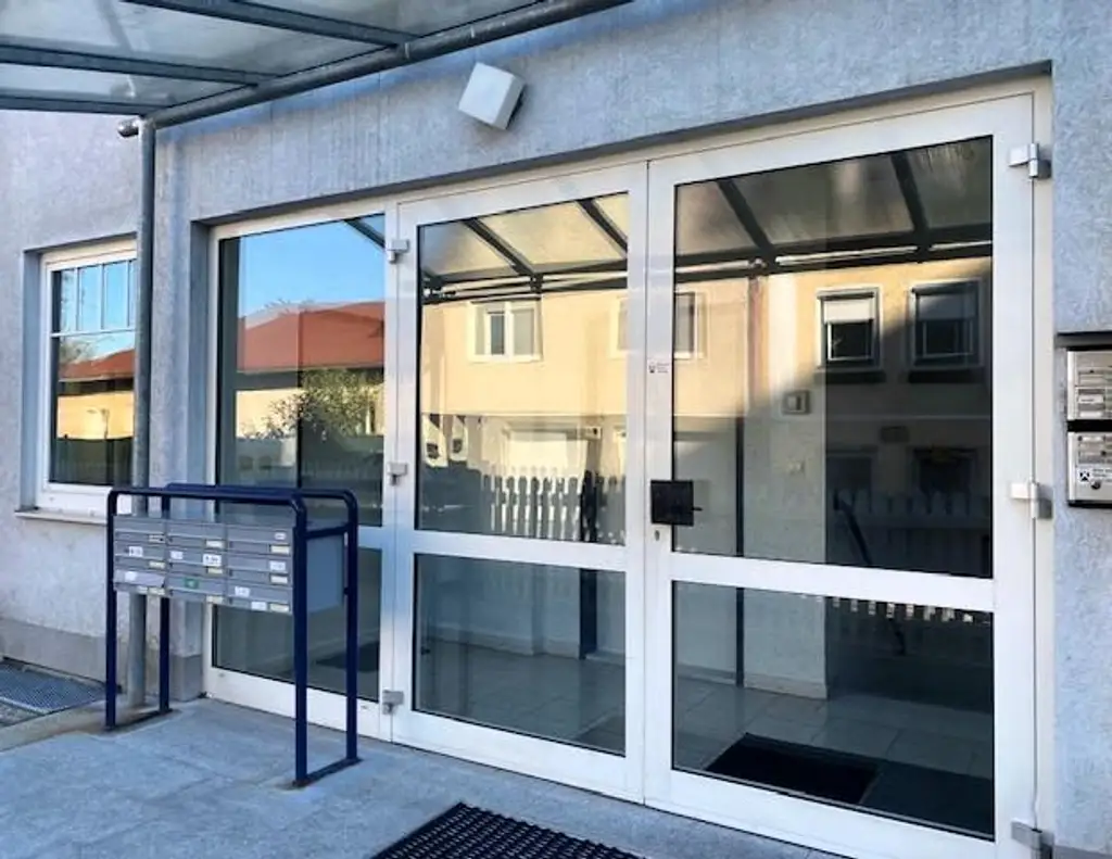 Grüne Oase in Kliniknähe – Erdgeschosswohnung wie neu, mit Carport & Garten!