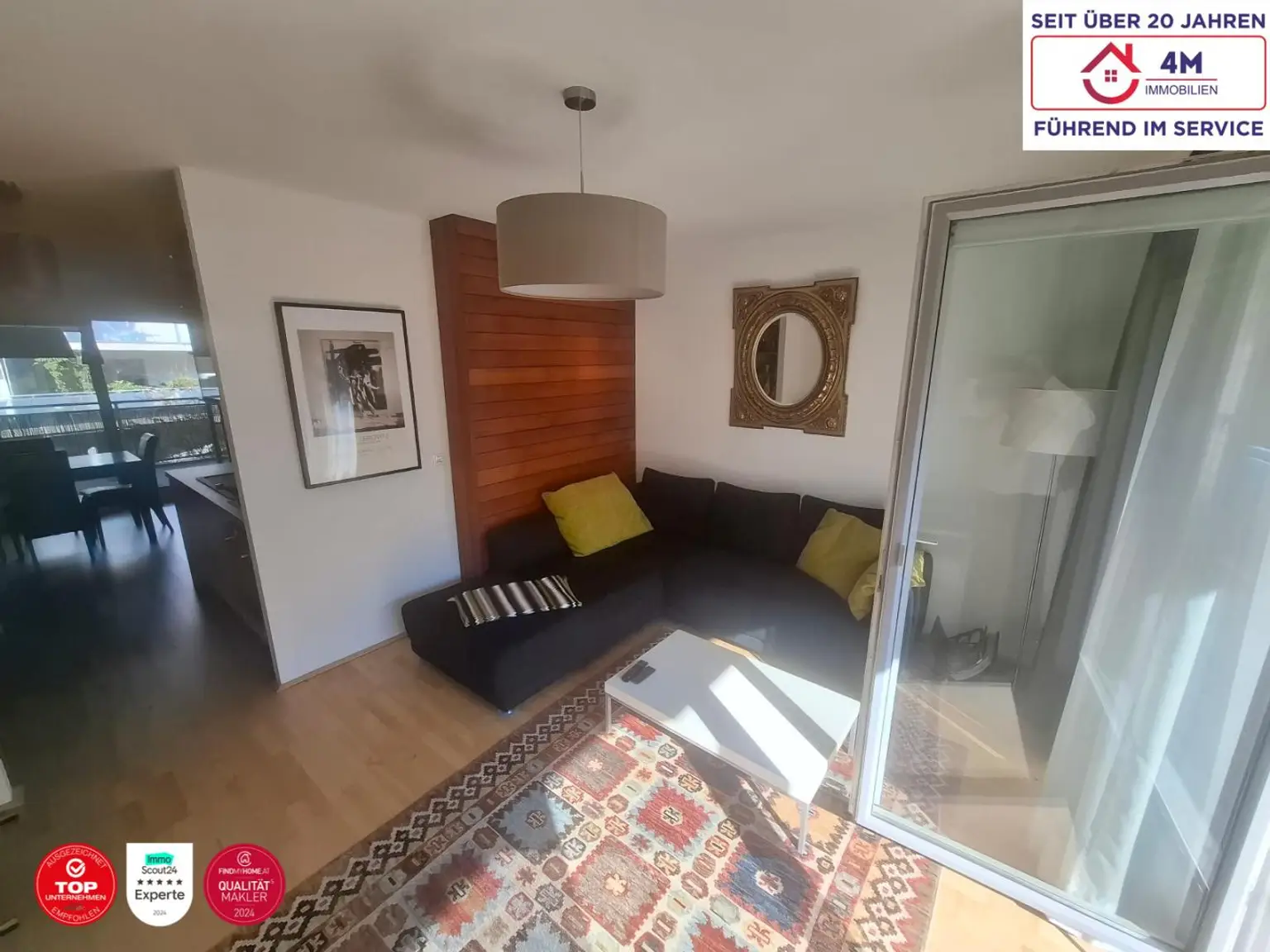 Elegante Stadtwohnung mit Balkon & Stil