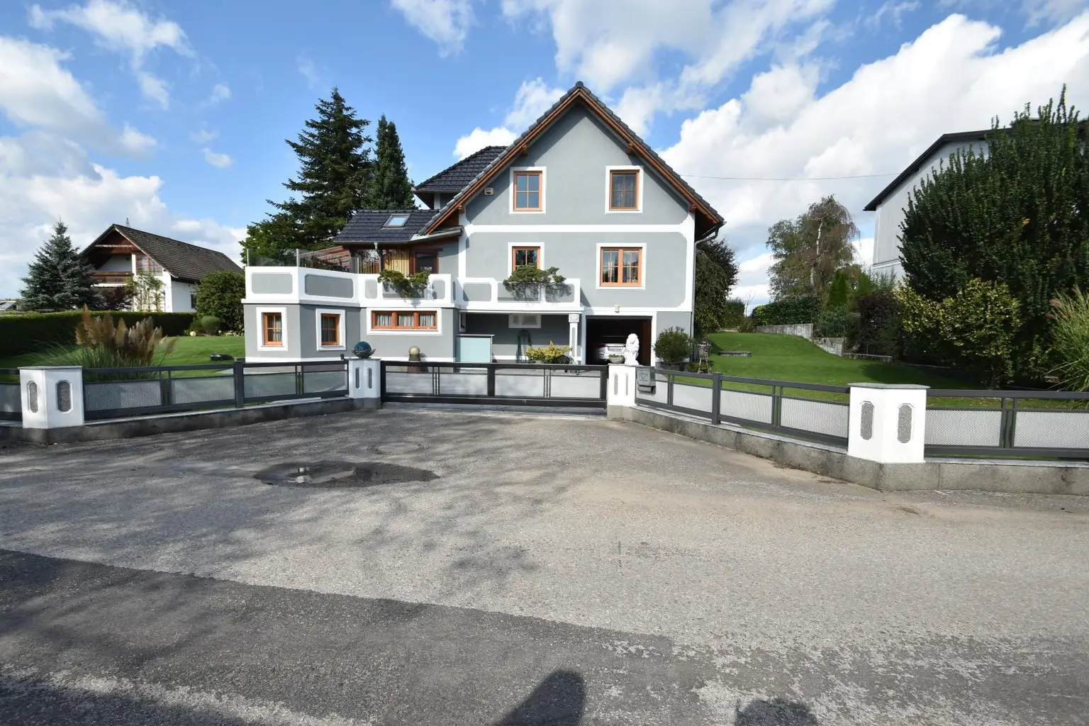 Wohnhaus mit Wintergarten, schönem Garten und Pool im Mostviertel
