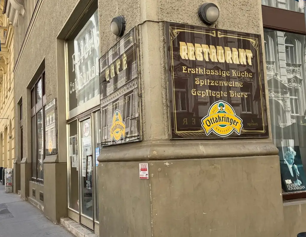 Eck-Geschäftslokal in bester Lage