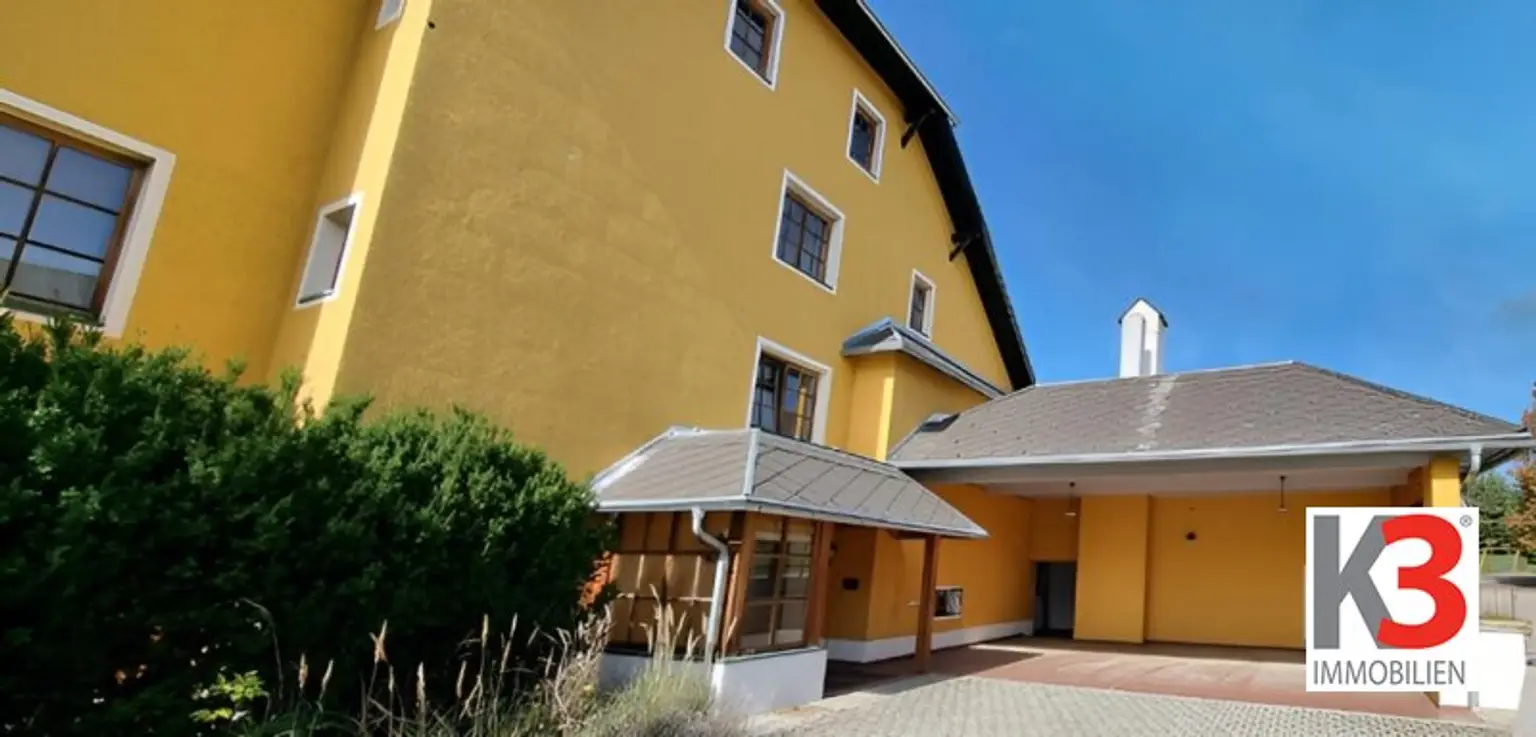 Prestigeobjekt-Gewerbefläche mit beeindruckendem Herrenhaus und Badeteich in Schlosspark